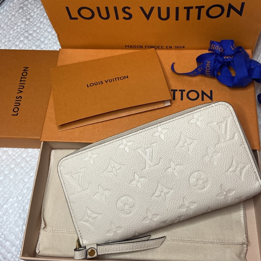 Louis Vuitton Crème Z. Wallet